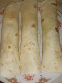 Gyros, salátával tortillával recept fotója