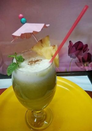A picture of Pineapple mint juice.