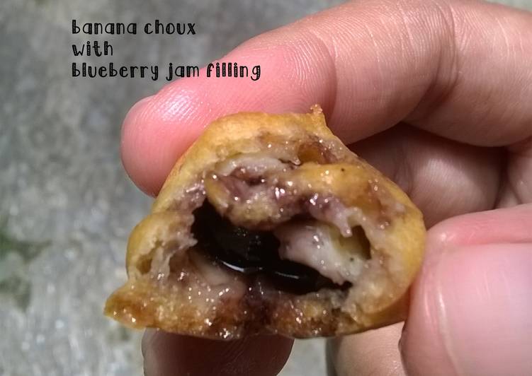 Bagaimana Menyiapkan Banana Choux with Blueberry Jam Filling (PR_SoesBukanSusi), Lezat Sekali