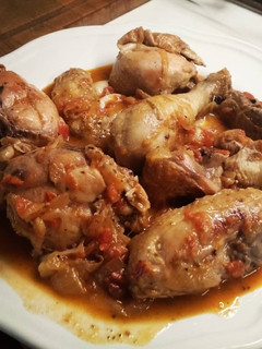 Una foto de Pollo guisado al cardamomo y cilantro