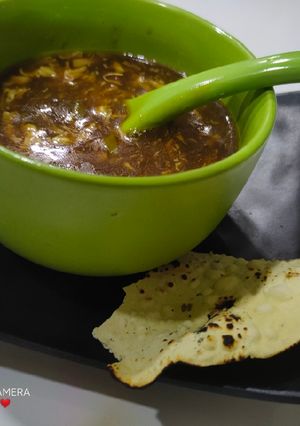 ચિકન હોટ એન્ડ સોંર સૂપ (Chicken Hot And Sour Soup recipe in Gujarati) રેસીપી મુખ્ય ફોટો