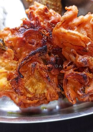 পিঁয়াজি (Piyaji / Onion Pakoda recipe in Bengali) রেসিপির প্রধান ছবি