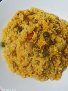 मूंग दाल की मसाला खिचड़ी (moong dal ki masala khichdi recipe in Hindi) रेसिपी मुख्य फोटो