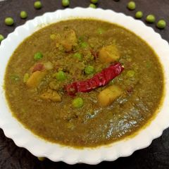 A picture of Aloo matar nimona.