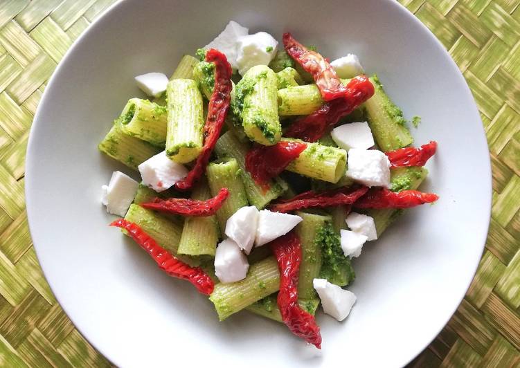 Recetta di Perfect Rigatoni al pesto di rucola, pistacchio e pinoli