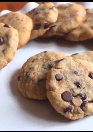 A picture of Easy chocolate chip cookies with only 5 ingredients.