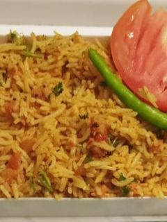 टोमेटो राइस (tomato rice recipe in Hindi) रेसिपी मुख्य फोटो