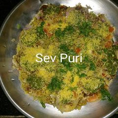A picture of Sev puri.