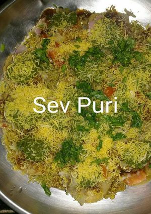 A picture of Sev puri.