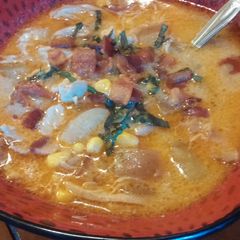 A picture of Chicken & Bacon Chowder.