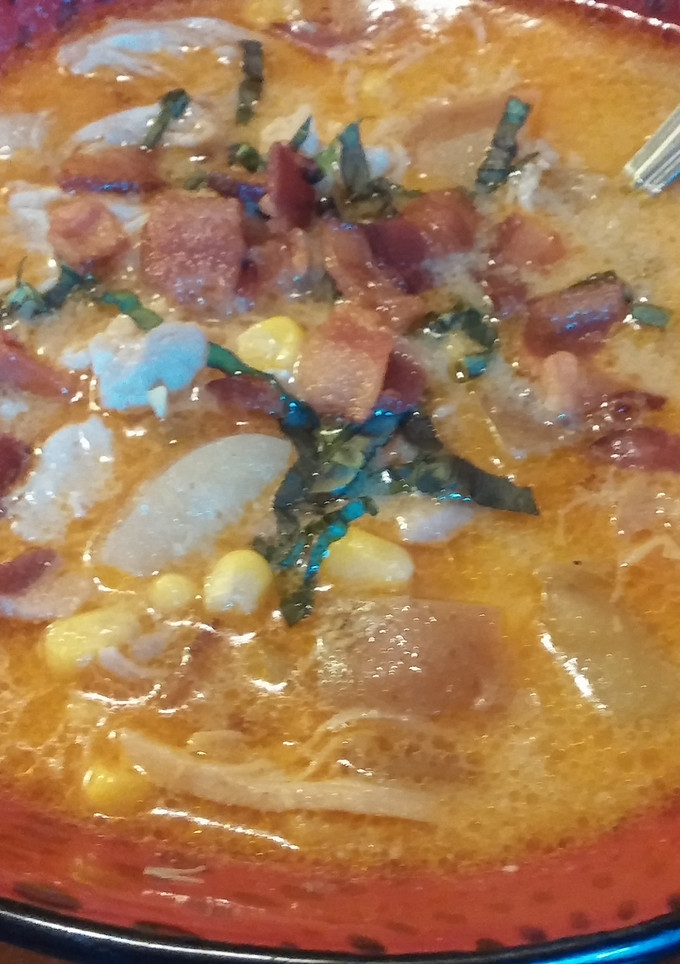 A picture of Chicken & Bacon Chowder.