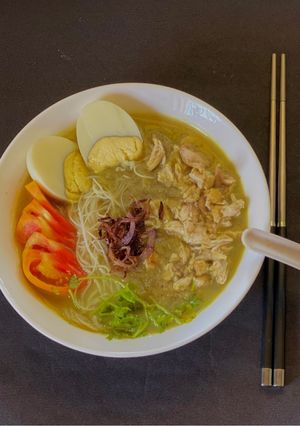 A picture of Soto Ayam - Indonesian one pot soup.