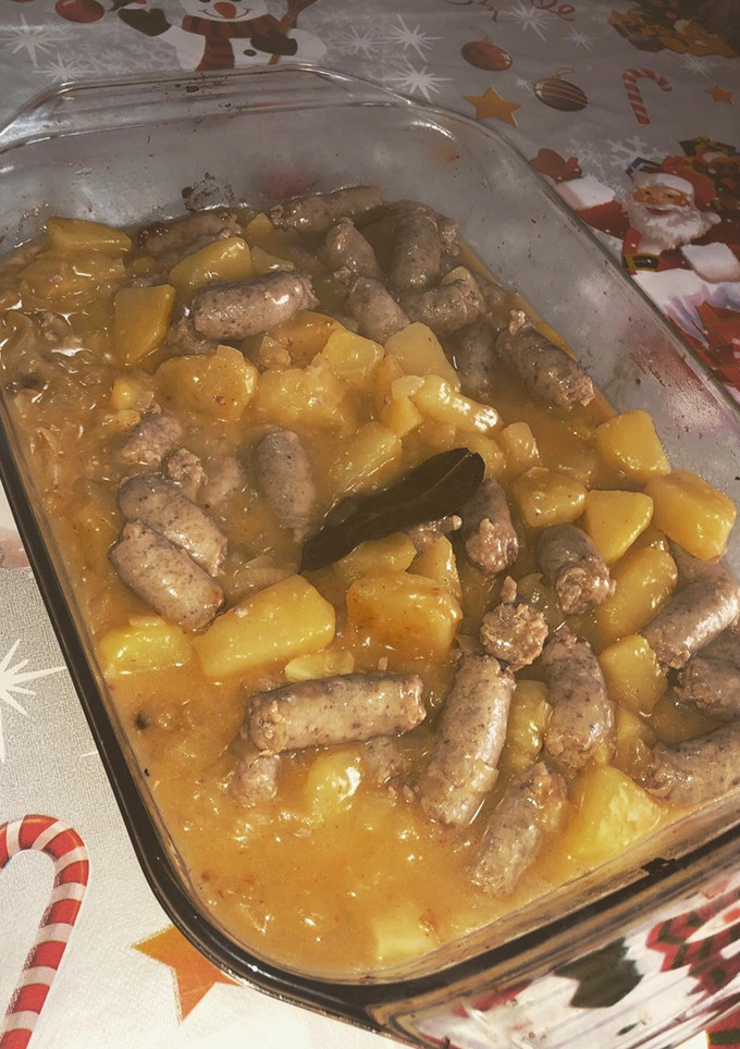 Una foto de Guiso salchipapas