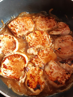 Una foto de Solomillo de cerdo con cebolla y salsa teriyaki