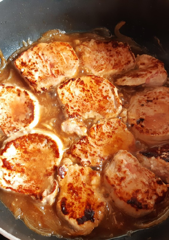 Una foto de Solomillo de cerdo con cebolla y salsa teriyaki