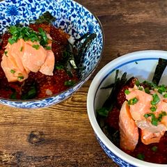 A picture of Oyako Don (Salmon parents and child) 親子丼.