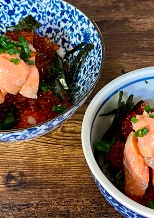 A picture of Oyako Don (Salmon parents and child) 親子丼.
