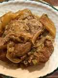 Thịt nạc vai hầm táo (Stewed Meat with Apples)