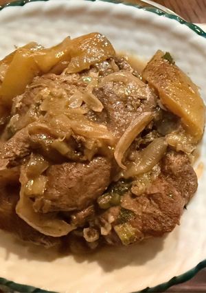 Hình của món Thịt nạc vai hầm táo (Stewed Meat with Apples).