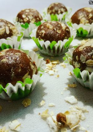 A picture of Chocolate Oats Balls.