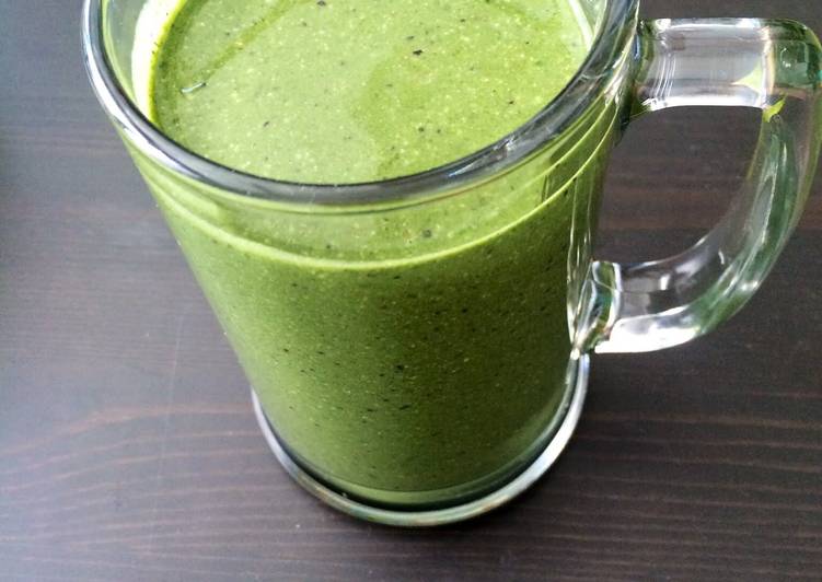 How to Make Favorite Raw Organic Super Green Smoothie