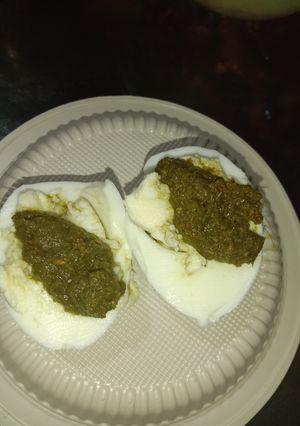 A picture of Boiled egg with green chutney.