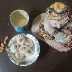 A picture of Coconut laddu.