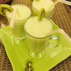 A picture of Fresh Kiwi Juice .