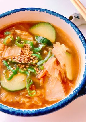 Hình của món 🌱 Canh Chua Kim Chi Dưa Leo Chay.