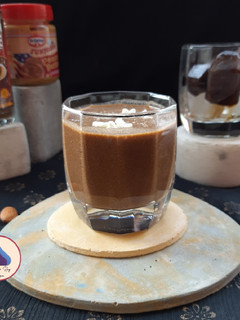 કોફી સ્મૂધી (Coffee Smoothie Recipe In Gujarati) રેસીપી મુખ્ય ફોટો