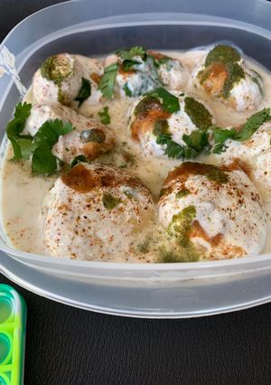 દહીંવડા (Dahi Vada Recipe In Gujarati) રેસીપી મુખ્ય ફોટો