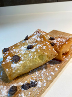 Una foto de Rollitos pasta filo rellenos de chocolate