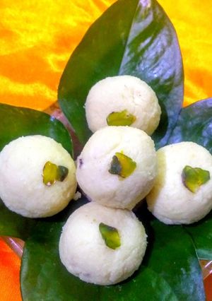 A picture of Paneer/Chhena laddu.