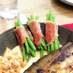 A picture of Beans Wrapped In Serrano Ham.