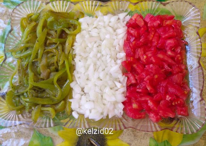 Drapeau de l'Italie🇮🇹🇮🇹 salade poivron vert / onion / tomate