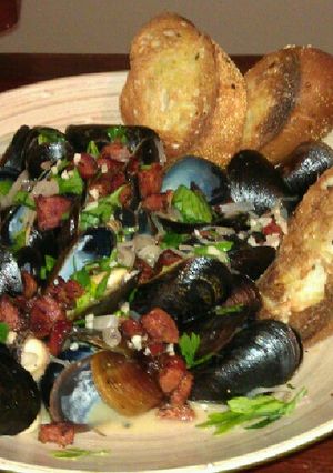 A picture of Steamed Mussels.