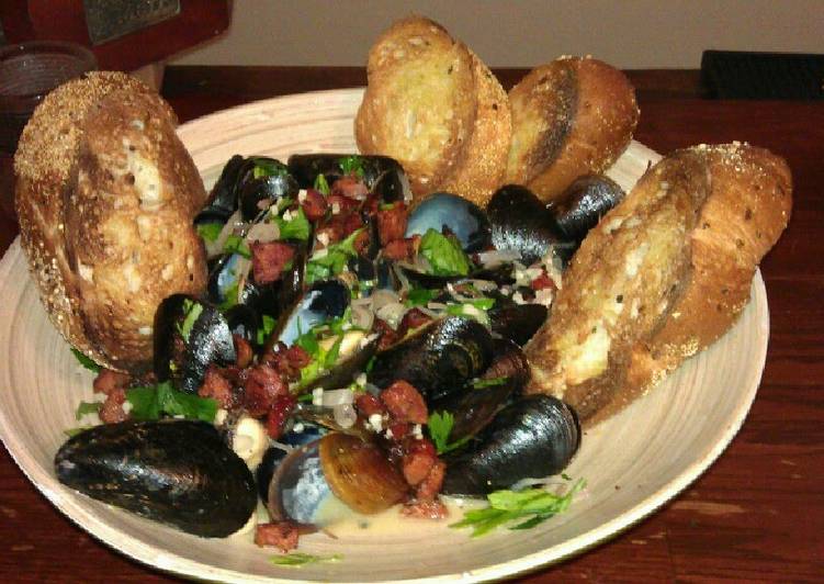 Recipe of Homemade Steamed Mussels