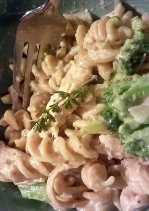 A picture of Easy Chicken Alfredo.