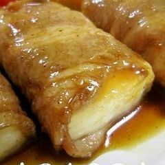 A picture of Gooey Cheese and Tofu Pork Rolls.
