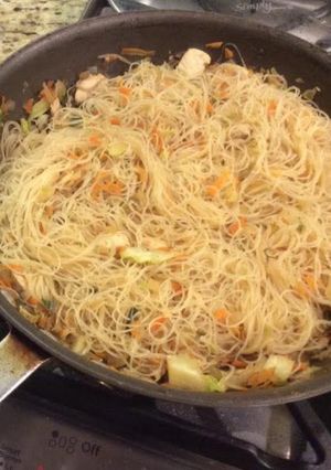A picture of Pancit.