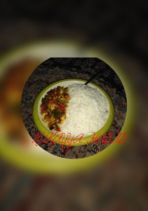 Farar shinkafa da miyar kabeji ainihin hoton girkin