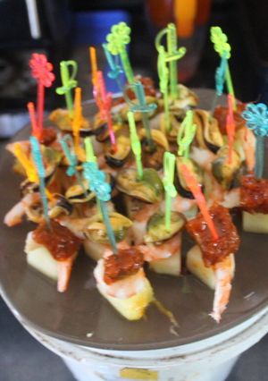 Foto principal de Banderillas de melón son sobras de latas y gambas