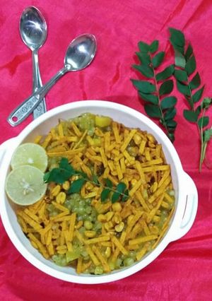 ચટપટી સાબુદાણા ખીચડી ભેળ (Chatpati Sabudana Khichdi Bhel Recipe In Gujarati) રેસીપી મુખ્ય ફોટો