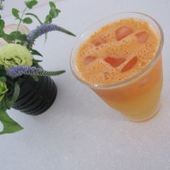 A picture of Apple and Carrot Juice for Beautiful Skin.