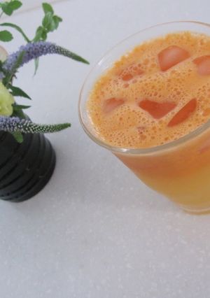 A picture of Apple and Carrot Juice for Beautiful Skin.
