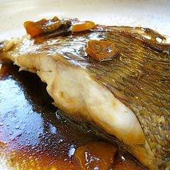 A picture of Sweet 'n Spicy Sauce--Simply Simmered Sea Bream.