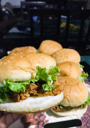 A picture of Easy homemade crispy burger.