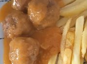 Una foto de albóndigas en salsa de la abuela