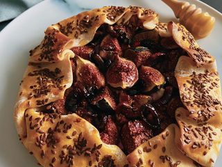 Tarte rustique figues, chevre et miel 🍯