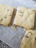 Extra buttery shortbread with triple chocolate chunks